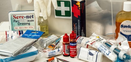 Contenido general del paquete de material sanitario para emergencias